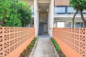 Modern Cozy Retreat Stylish Stay With Patio & Parking