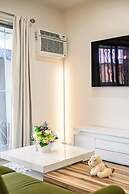 Modern Cozy Retreat Stylish Stay With Patio & Parking