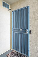 Modern Cozy Retreat Stylish Stay With Patio & Parking