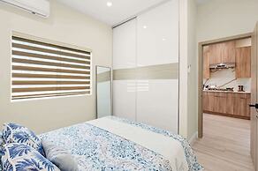 Modern Private Home w Full Kitchen & Parking