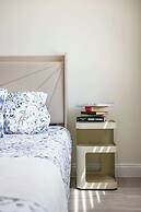 Modern Private Home w Full Kitchen & Parking