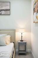 Modern Private Home w Full Kitchen & Parking