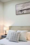 Modern Private Home w Full Kitchen & Parking