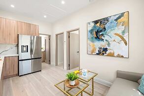 Modern Private Home w Full Kitchen & Parking