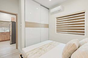 Modern Private Home w Full Kitchen & Parking