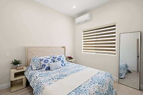 Modern Private Home w Full Kitchen & Parking