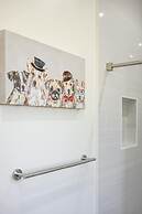 Modern Private Home w Full Kitchen & Parking