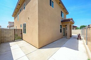 Modern Spacious Home Bright, Family Group Friendly