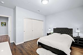 Modern Spacious Home Bright, Family Group Friendly