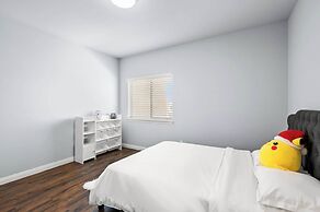Modern Spacious Home Bright, Family Group Friendly