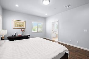 Modern Spacious Home Bright, Family Group Friendly