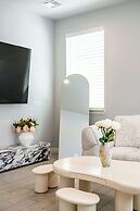 Modern Spacious Home Bright, Family Group Friendly