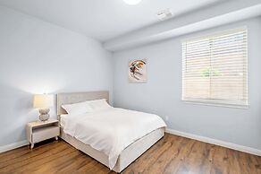 Modern Spacious Home Bright, Family Group Friendly