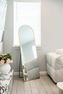 Modern Spacious Home Bright, Family Group Friendly