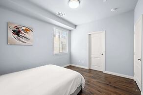 Modern Spacious Home Bright, Family Group Friendly