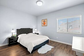 Modern Spacious Home Bright, Family Group Friendly