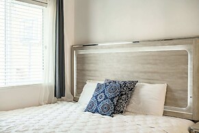 Relaxing Private Getaway With Bright Interiors