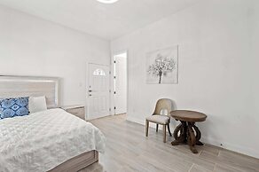 Relaxing Private Getaway With Bright Interiors