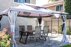 Spacious Family Retreat w Garden & Modern Comfort!