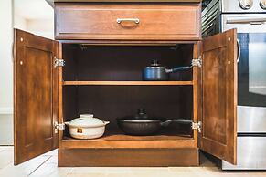 Spacious Retreat w Large Kitchen & Outdoor Patio