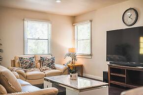 Spacious Retreat w Large Kitchen & Outdoor Patio