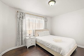 Spacious Retreat w Large Kitchen & Outdoor Patio