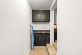 Spacious Retreat w Large Kitchen & Outdoor Patio