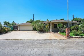 Spacious Retreat w Large Kitchen & Outdoor Patio