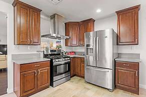 Spacious Retreat w Large Kitchen & Outdoor Patio