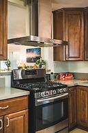 Spacious Retreat w Large Kitchen & Outdoor Patio