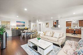 Spacious Retreat w Large Kitchen & Outdoor Patio
