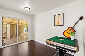 Spacious Retreat w Large Kitchen & Outdoor Patio