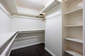 Spacious Retreat w Large Kitchen & Outdoor Patio