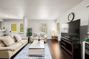 Spacious Retreat w Large Kitchen & Outdoor Patio