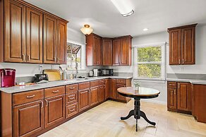 Spacious Retreat w Large Kitchen & Outdoor Patio