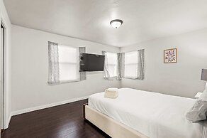 Spacious Retreat w Large Kitchen & Outdoor Patio