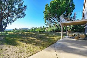 Spacious Retreat With Scenic Mountain Views