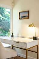 Spacious Retreat With Scenic Mountain Views