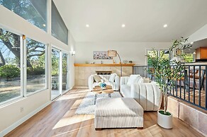 Spacious Retreat With Scenic Mountain Views