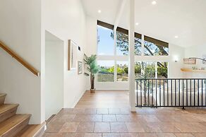 Spacious Retreat With Scenic Mountain Views