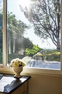 Spacious Retreat With Scenic Mountain Views