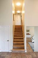 Spacious Retreat With Scenic Mountain Views