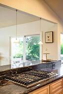 Spacious Retreat With Scenic Mountain Views