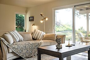 Spacious Retreat With Scenic Mountain Views