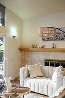 Spacious Retreat With Scenic Mountain Views