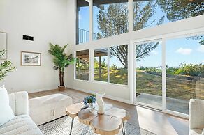 Spacious Retreat With Scenic Mountain Views