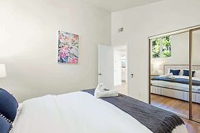 Spacious Retreat With Scenic Mountain Views