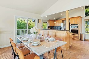 Spacious Retreat With Scenic Mountain Views