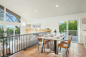 Spacious Retreat With Scenic Mountain Views