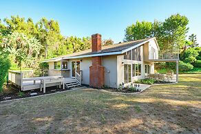 Spacious Retreat With Scenic Mountain Views